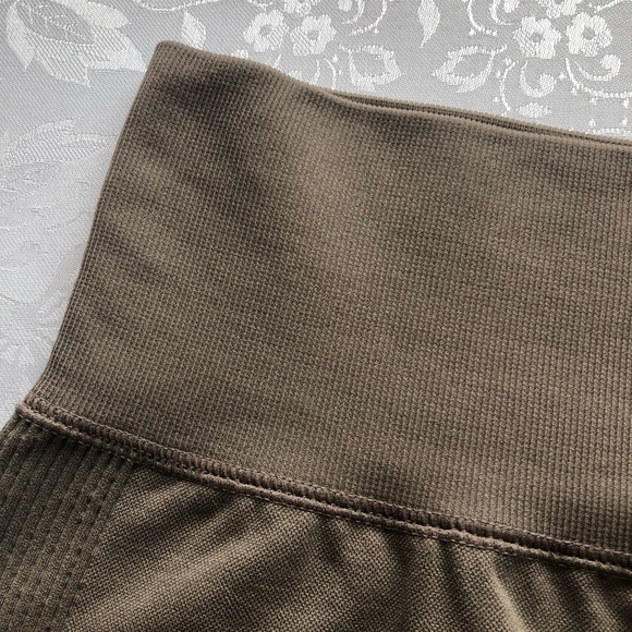 Forever 21 Coffee Brown Seamless Biker Shorts Elastic Activewear Women’s Size L - Picture 16 of 16